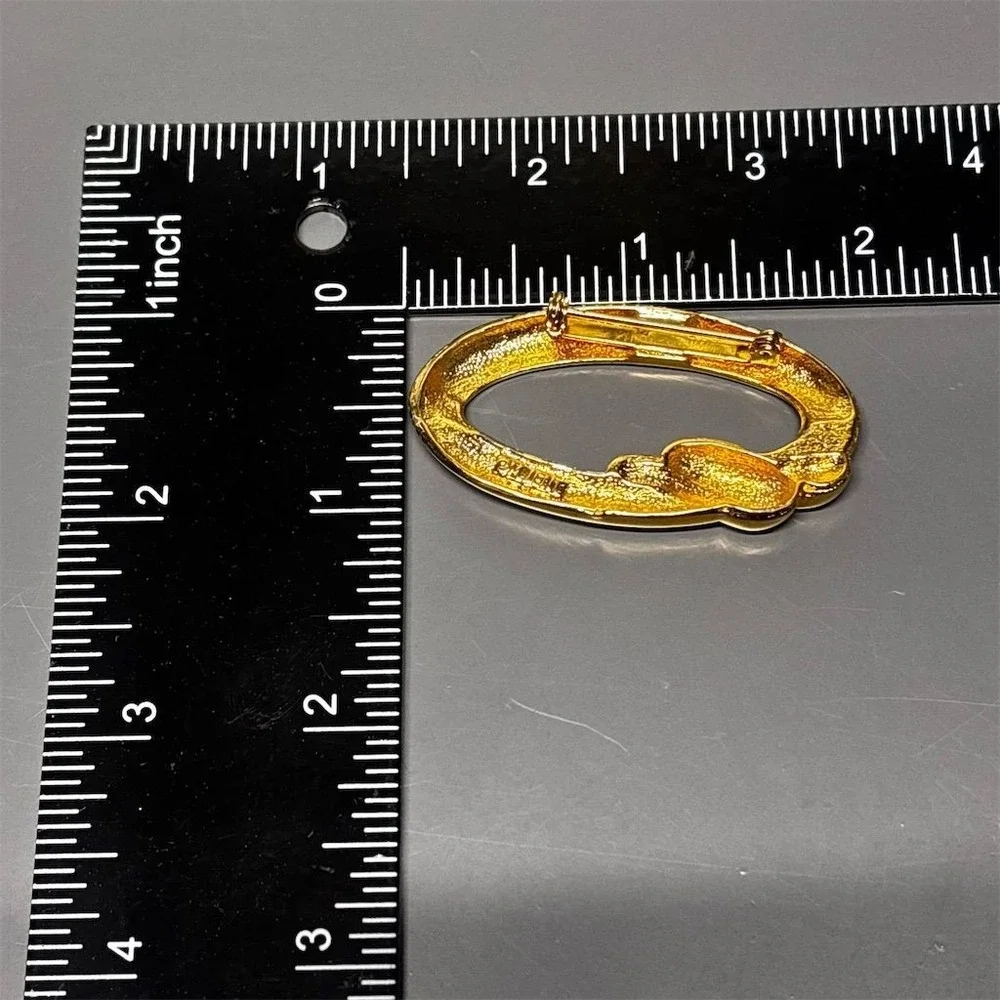 MJ ENT Brooch Gold Tone Oval Abstract Knot Textured Modern Vintage Pin‎